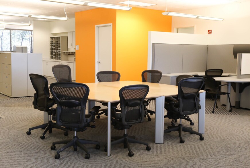 More Photos Of 1000 GSK Dr, Coraopolis Office For Sale