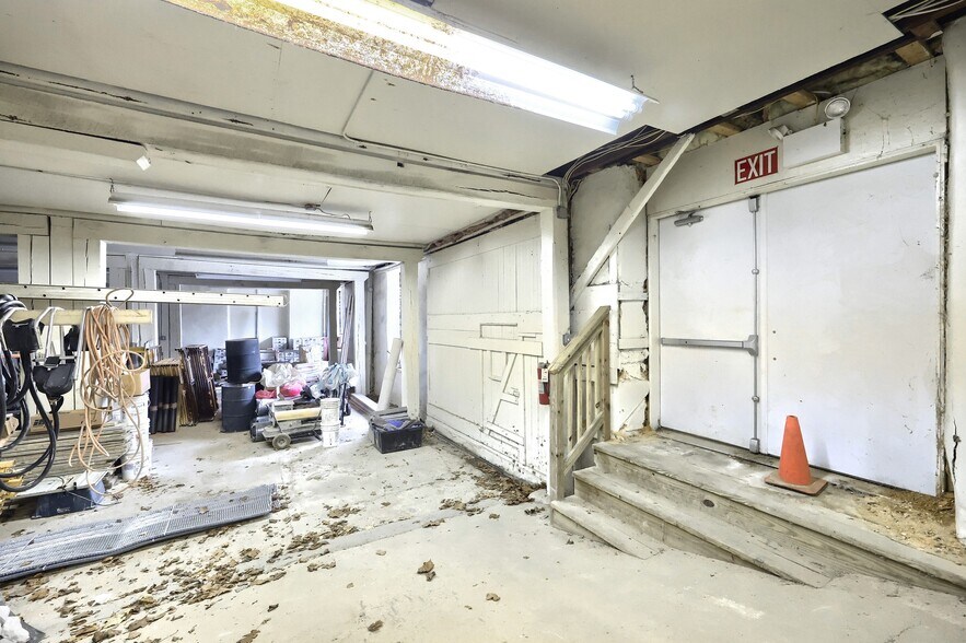 More Photos Of 1518 S George St, York Light Manufacturing For Sale