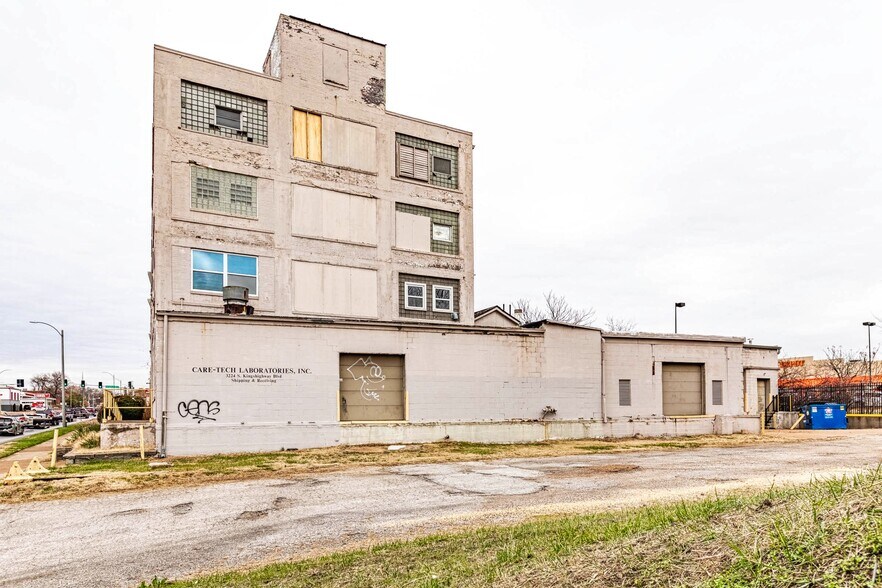 More Photos Of 3224 S Kingshighway Blvd, Saint Louis Manufacturing For Sale