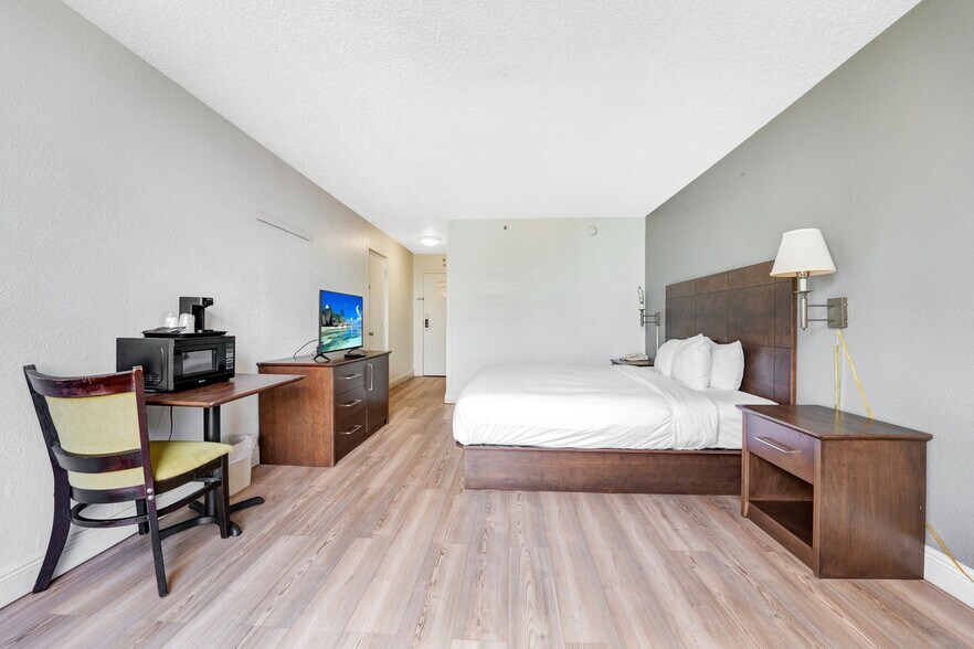 More Photos Of 5100 N State Road 7, Fort Lauderdale Hotel For Sale
