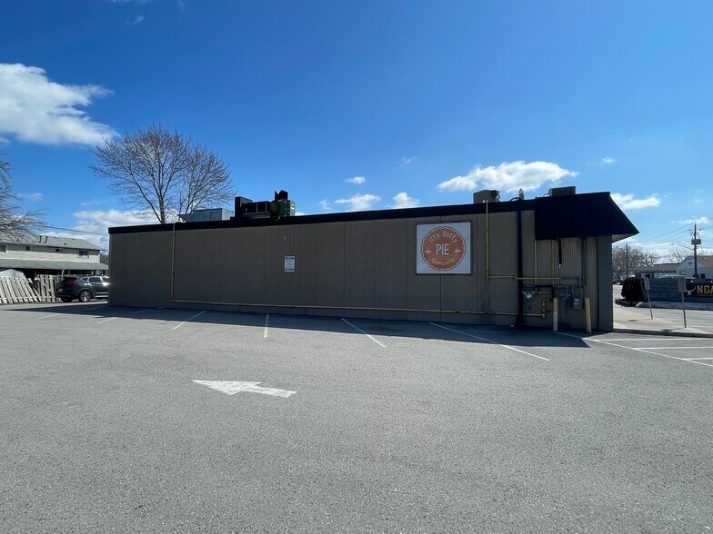 More Photos Of 14-18 Secord Dr, St Catharines Freestanding For Sale