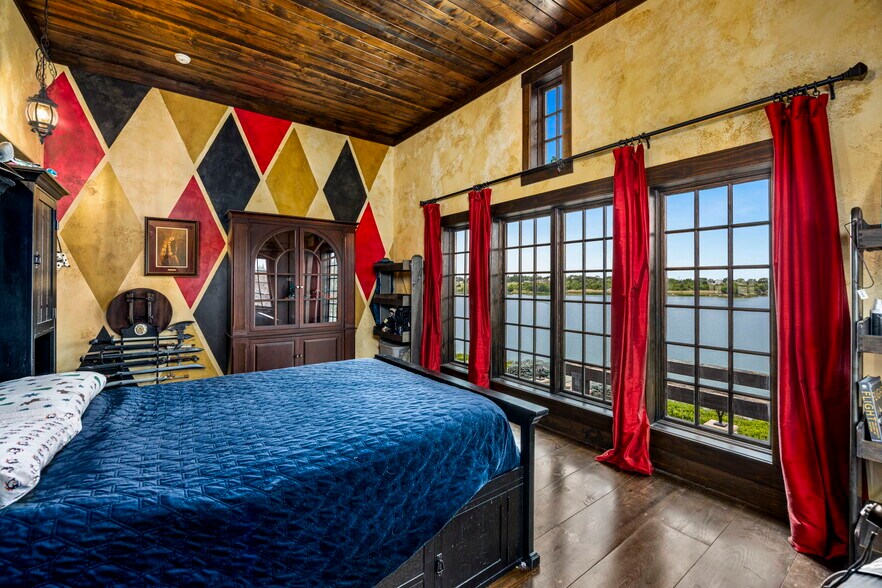 More Photos Of 4122 186th Blvd, Russell Specialty For Sale