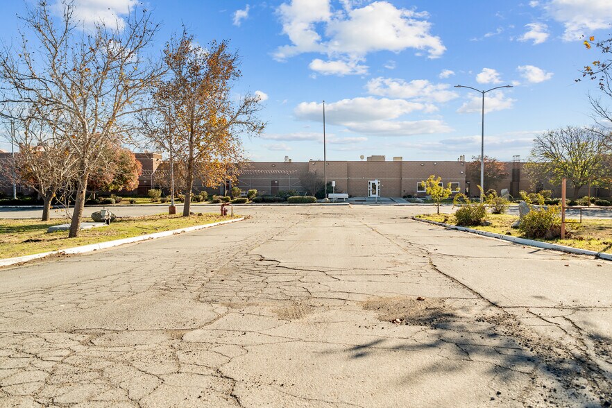 More Photos Of 185 W Gale Ave, Coalinga Correctional Facility For Sale