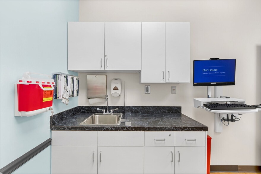 More Photos Of 701 Congaree Rd, Greenville Medical For Lease