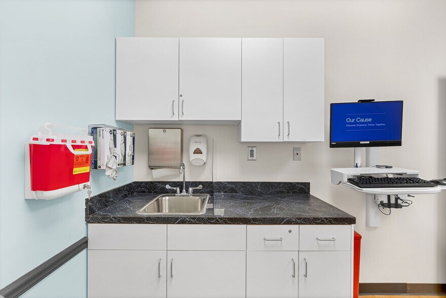 More Photos Of 701 Congaree Rd, Greenville Medical For Sale