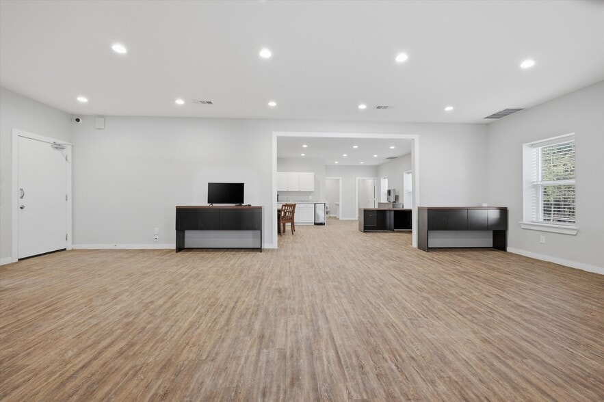 More Photos Of 4747 County Road 211, Gainesville Specialty For Sale