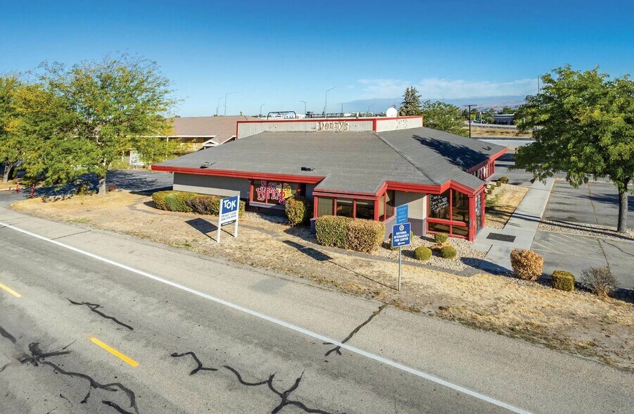 More Photos Of 2580 Airport Way, Boise Restaurant For Sale
