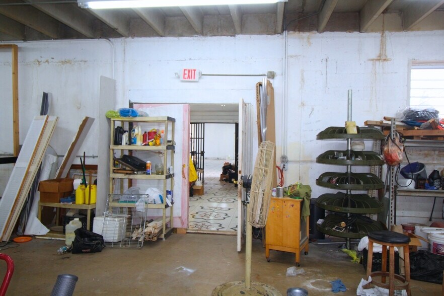More Photos Of 34 E 9th St, Hialeah Distribution For Lease