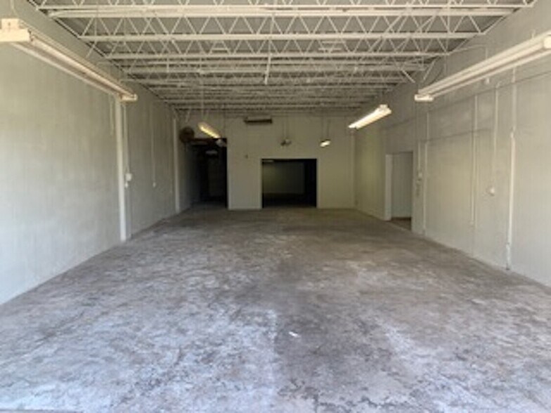 More Photos Of 4401-4417 Cambridge Rd, Jacksonville Warehouse For Lease