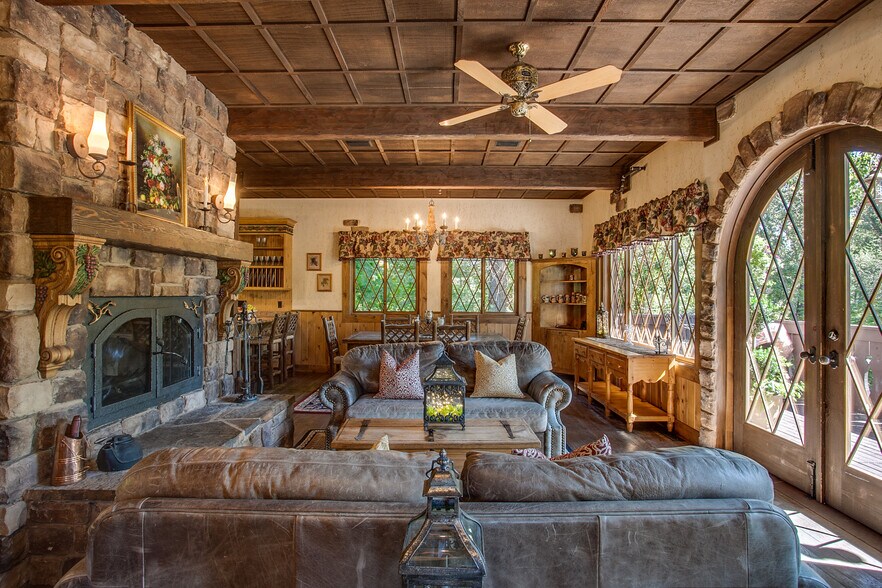 More Photos Of 315 Commercial St, Leavenworth Hotel For Sale