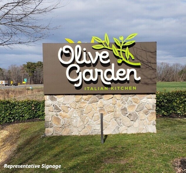 More Photos Of 904 Scott Dr, Piqua Restaurant For Sale