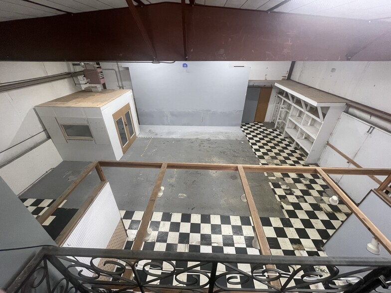 More Photos Of 3310-3320 S Knox Ct, Englewood Research And Development For Lease