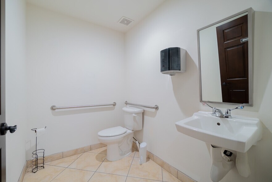 More Photos Of 679 NW Enterprise Dr, Port Saint Lucie Light Distribution For Sale