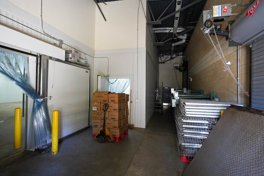 More Photos Of 30 Jimmo Dr, Colchester Refrigeration Cold Storage For Lease