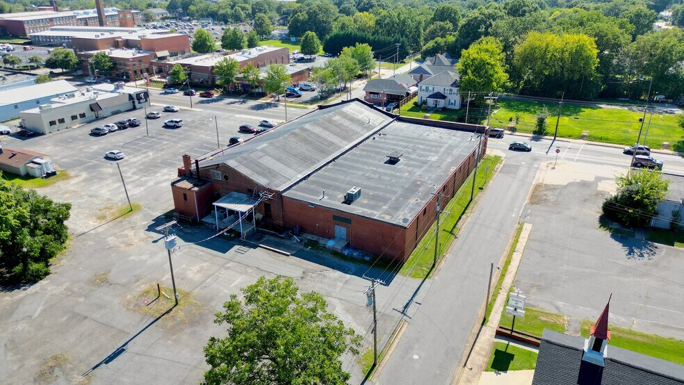 More Photos Of 384 Church St, Concord Flex For Lease
