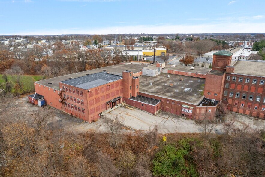 More Photos Of 727 School St, Pawtucket Manufacturing For Lease