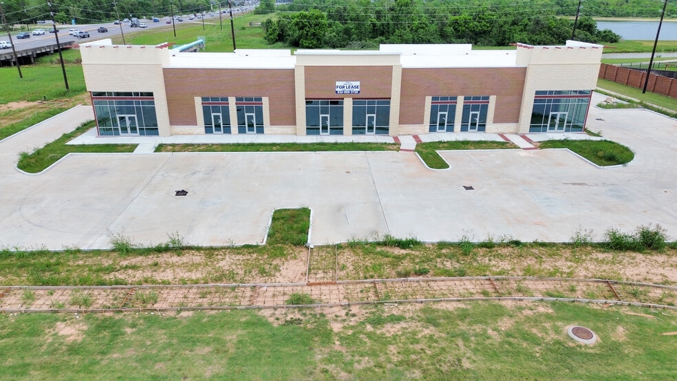 More Photos Of 440 Crown Garden Trail, Sugar Land Freestanding For Lease
