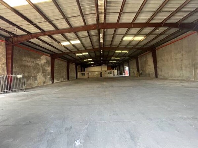 Primary Photo Of 1315 E Gibson Ln, Phoenix Warehouse For Lease