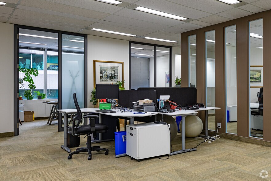 More Photos Of 2 Bloor St W, Toronto Office For Lease