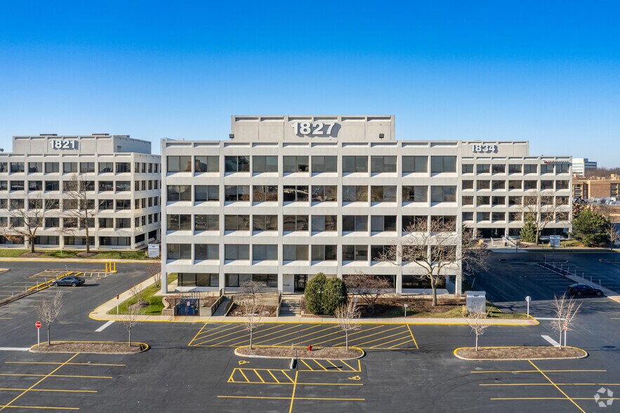 More Photos Of 1827 Walden Office Sq, Schaumburg Office For Lease