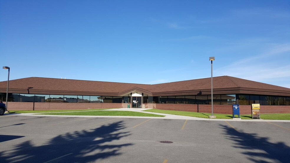 Primary Photo Of 2700 Davitt St, Sault Sainte Marie Office For Lease