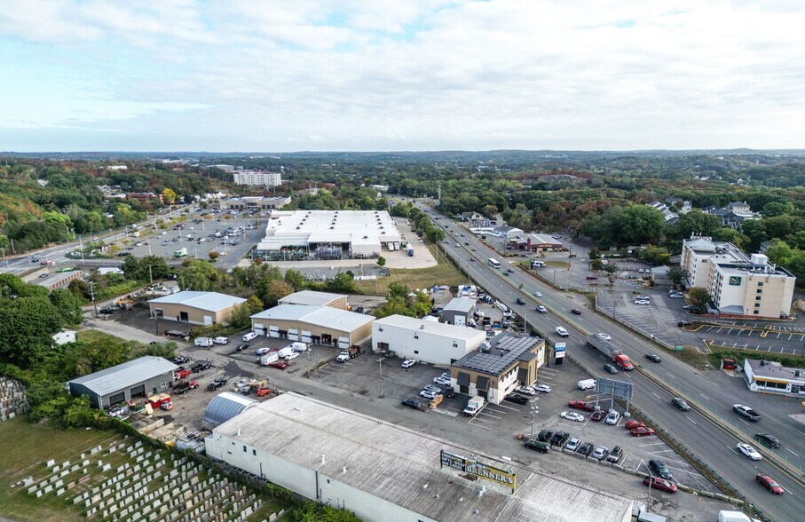 More Photos Of 28-32 Osprey Rd, Saugus Light Distribution For Lease