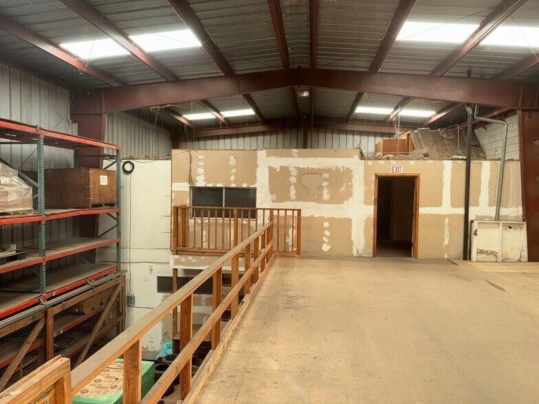 More Photos Of 1360-1366 Burton Ave, Salinas Warehouse For Sale