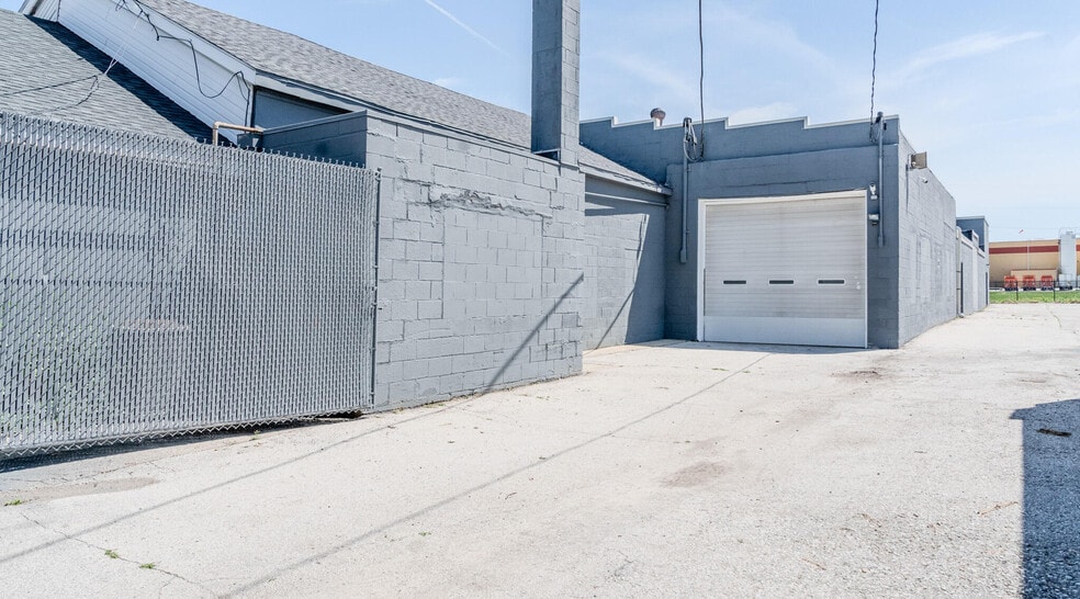 More Photos Of 2200 S Miller Pky, Milwaukee Distribution For Sale