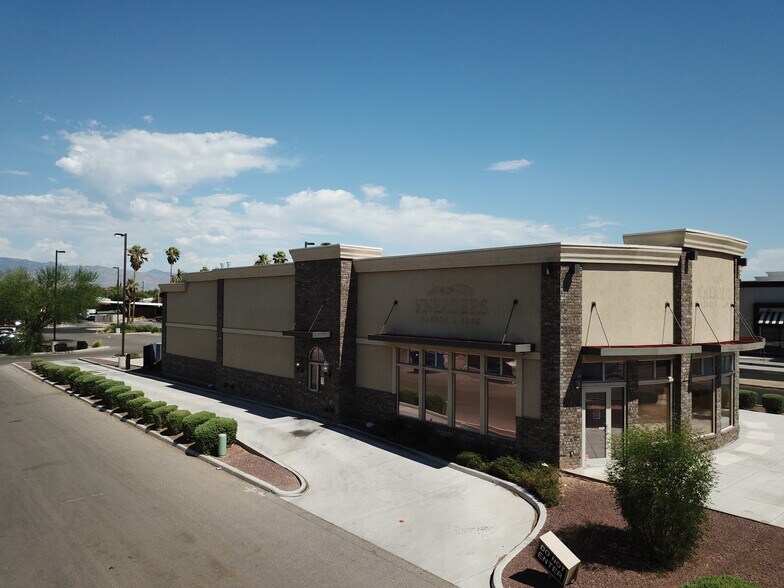 More Photos Of 135 S Wilmot Rd, Tucson Restaurant For Lease