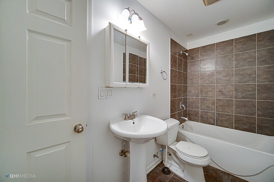 More Photos Of 6153 S Vernon Ave, Chicago Apartments For Sale