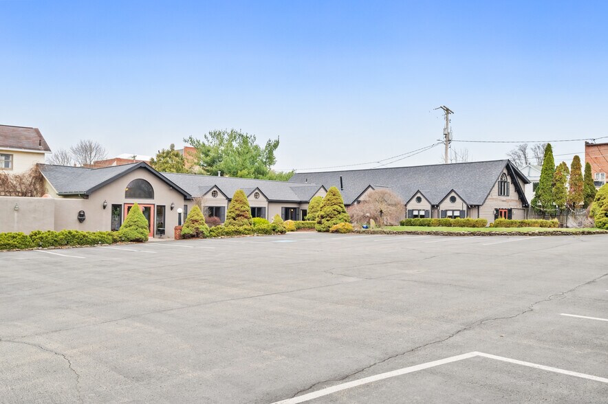 Primary Photo Of 181 E Brown St, Blairsville Restaurant For Sale