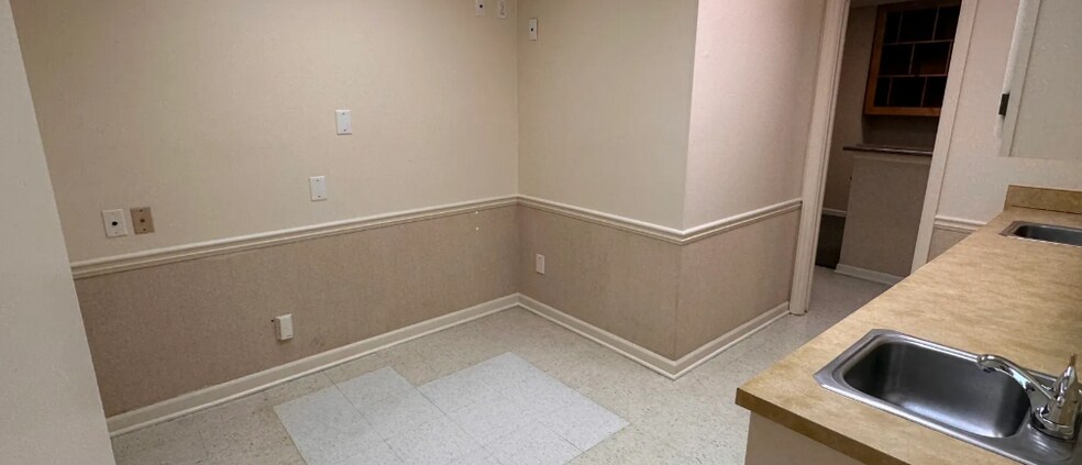 More Photos Of 1930 Braeburn Dr, Salem Medical For Sale