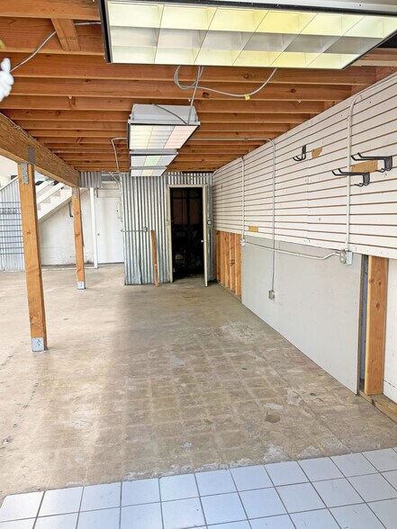 More Photos Of 3485 Airway Dr, Santa Rosa Flex For Lease