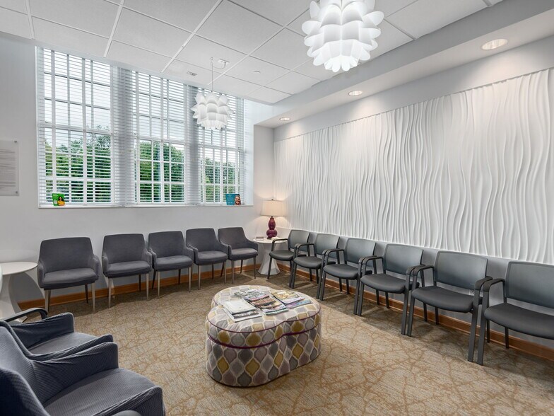 More Photos Of 4 Vanderbilt Park Dr, Asheville Office For Sale
