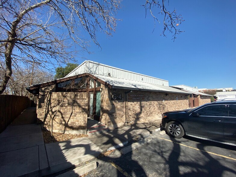 More Photos Of 711 W 38th St, Austin Unknown For Lease