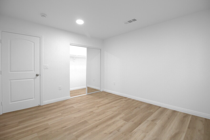 More Photos Of 815 G St, Wilmington Apartments For Sale