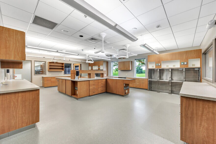 More Photos Of 2141 Lime Kiln Rd, Green Bay Medical For Sale