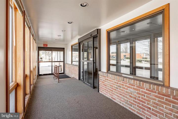 More Photos Of 915 N Hanover St, Elizabethtown Medical For Sale