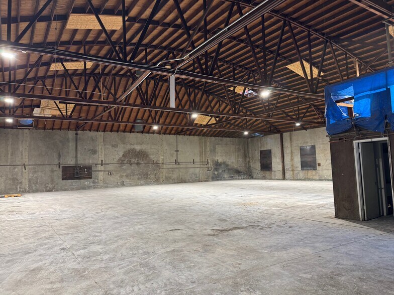 More Photos Of 8538 Blaine St, Oakland Warehouse For Lease