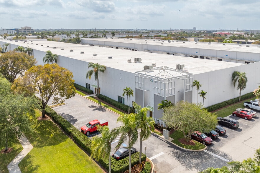 More Photos Of 10814 NW 33rd St, Miami Distribution For Lease