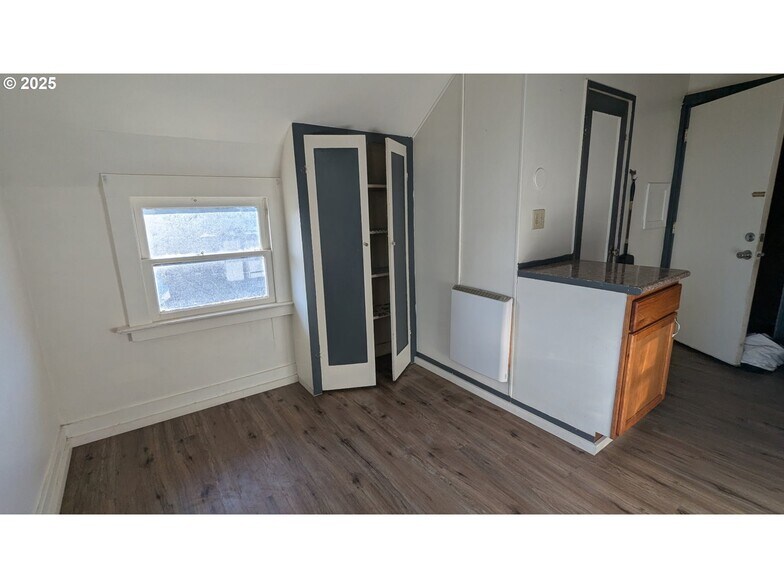More Photos Of 935 Jackson St, Port Orford Apartments For Sale