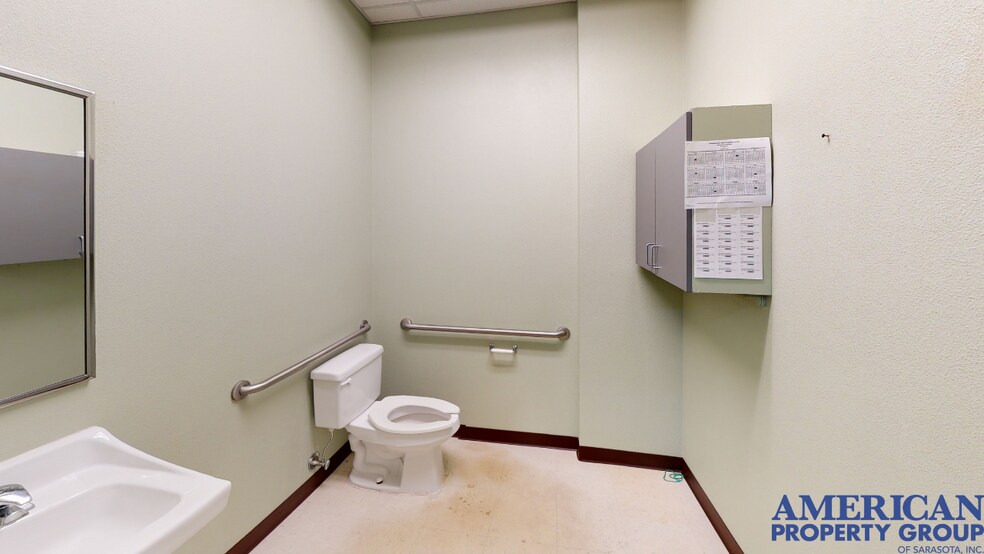 More Photos Of 6981 Curtiss Ave, Sarasota Medical For Sale