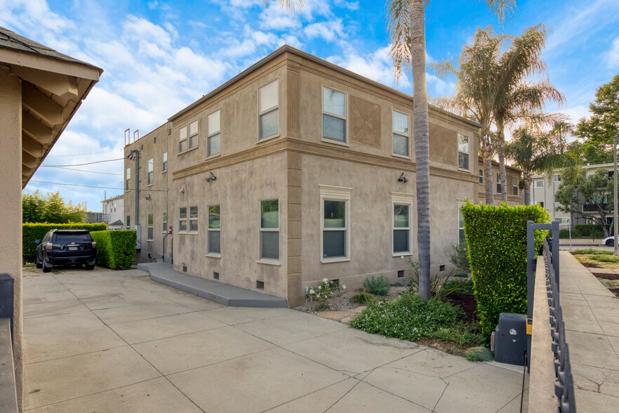 More Photos Of 1202 S Cochran Ave, Los Angeles Apartments For Sale