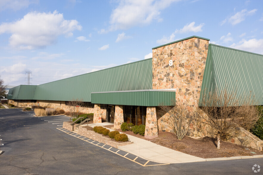 Primary Photo Of 8 Corporate Pl, Piscataway Warehouse For Lease