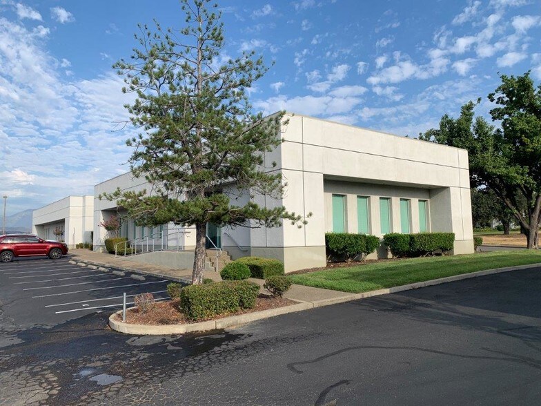More Photos Of 415 Knollcrest Dr, Redding Office For Sale