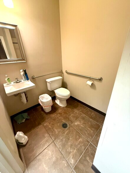 More Photos Of 12760 Lorraine Rd, Biloxi General Retail For Lease