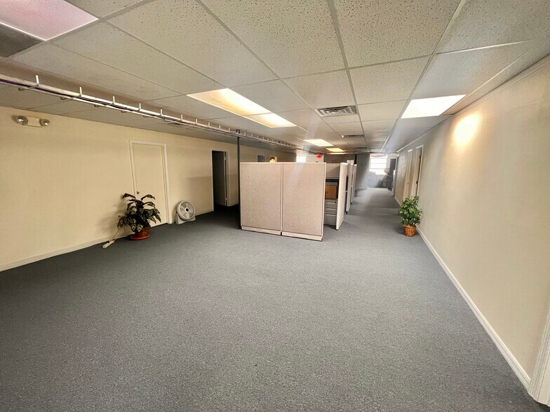 More Photos Of 902 E New Haven Ave, Melbourne Coworking Space