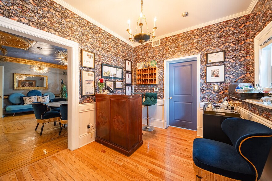 More Photos Of 343 Main St E, Picton Hotel For Sale