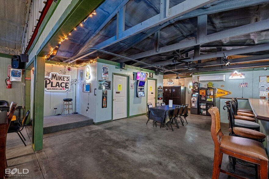 More Photos Of 7318 Ida State Line rd, Ida Bar For Sale