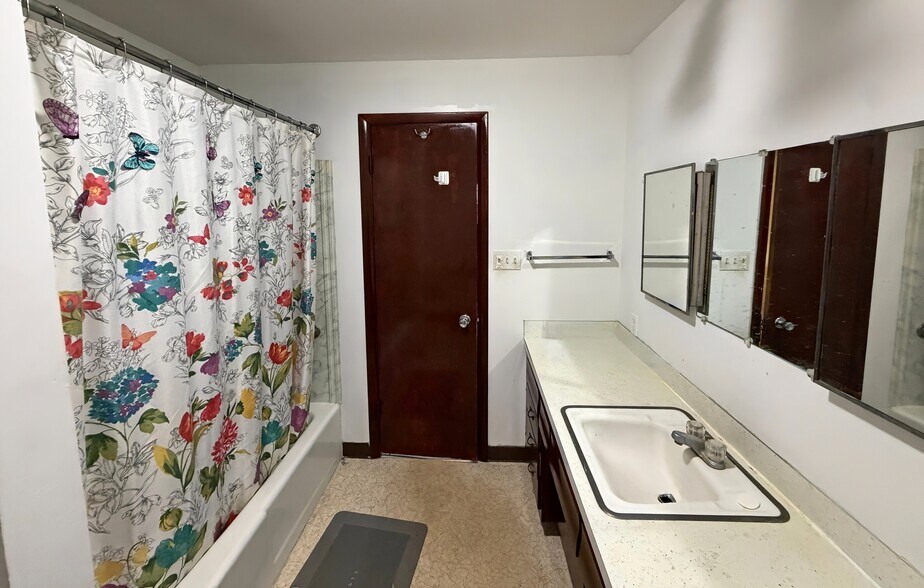 More Photos Of 1202 Castle Rock St, Quinter Hotel For Sale